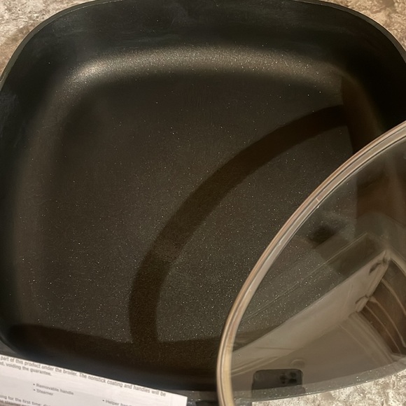 READY TO SHIP!!!! Pampered Chef SIGNATURE NONSTICK SAUTE & STEAM PAN #100368 - Picture 5 of 5